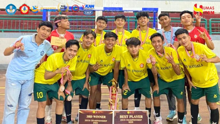 Langkah Gemilang: Futsal ITSM Juara 3 dan Boyong Gelar Pemain Terbaik