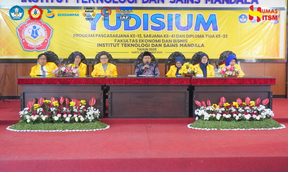 Wakil Bupati Bondowoso Alumni ITSM Berikan Pembekalan pada Yudisium Mahasiswa