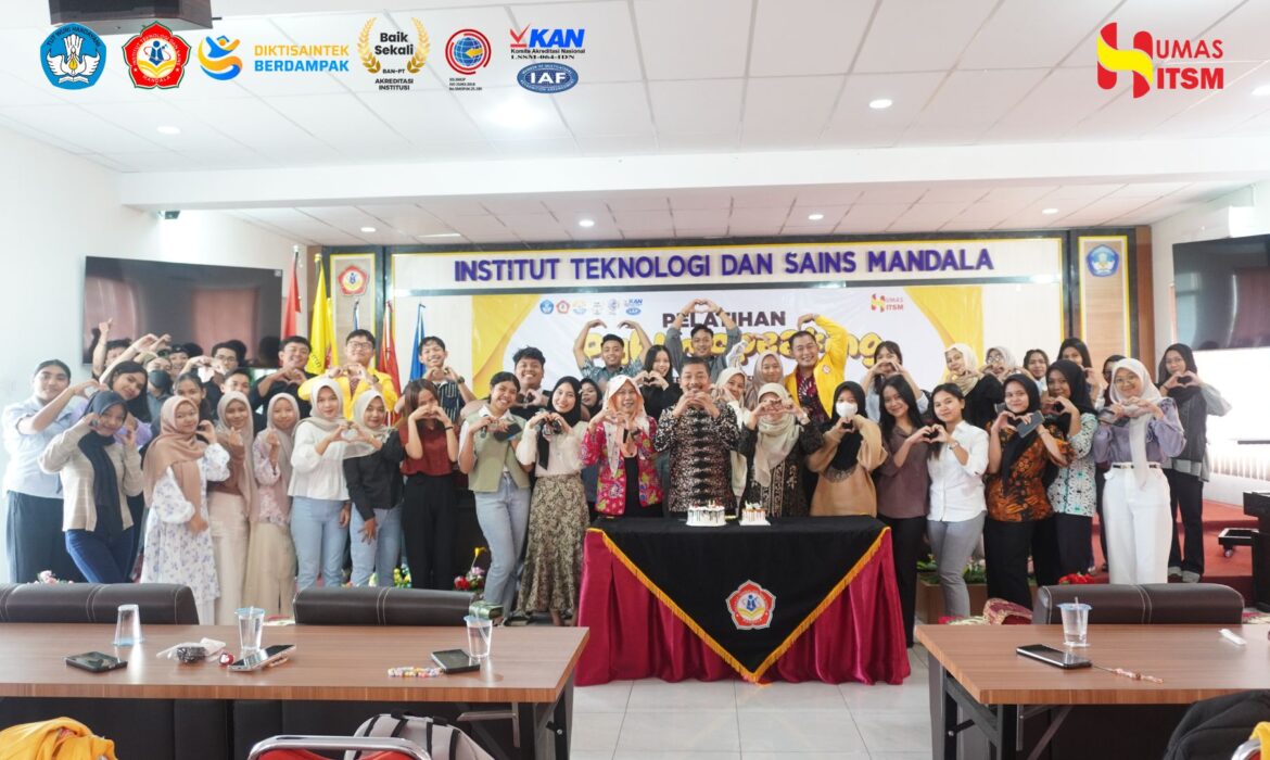 ITS Mandala Gelar Pelatihan Public Speaking di Hari Batik Nasional